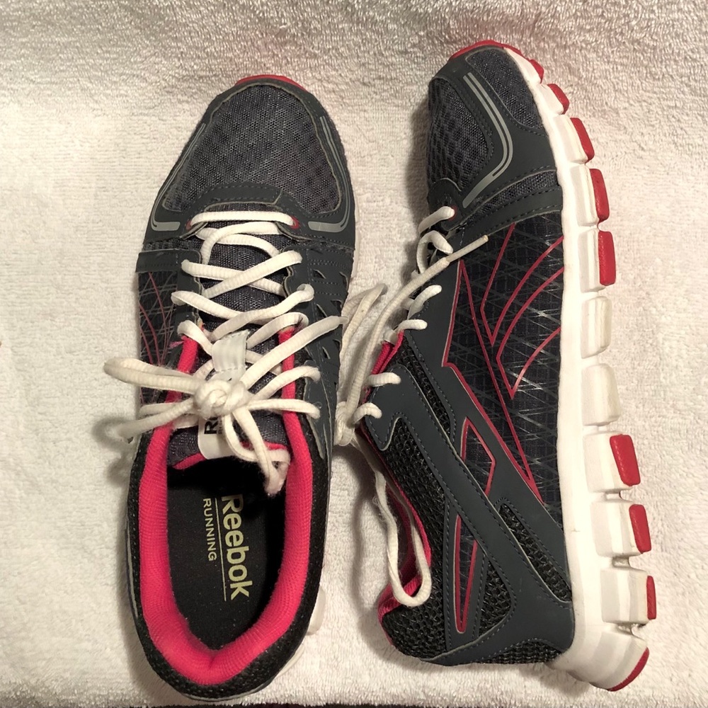 Reebok women’s size 9 WIDE sneaker